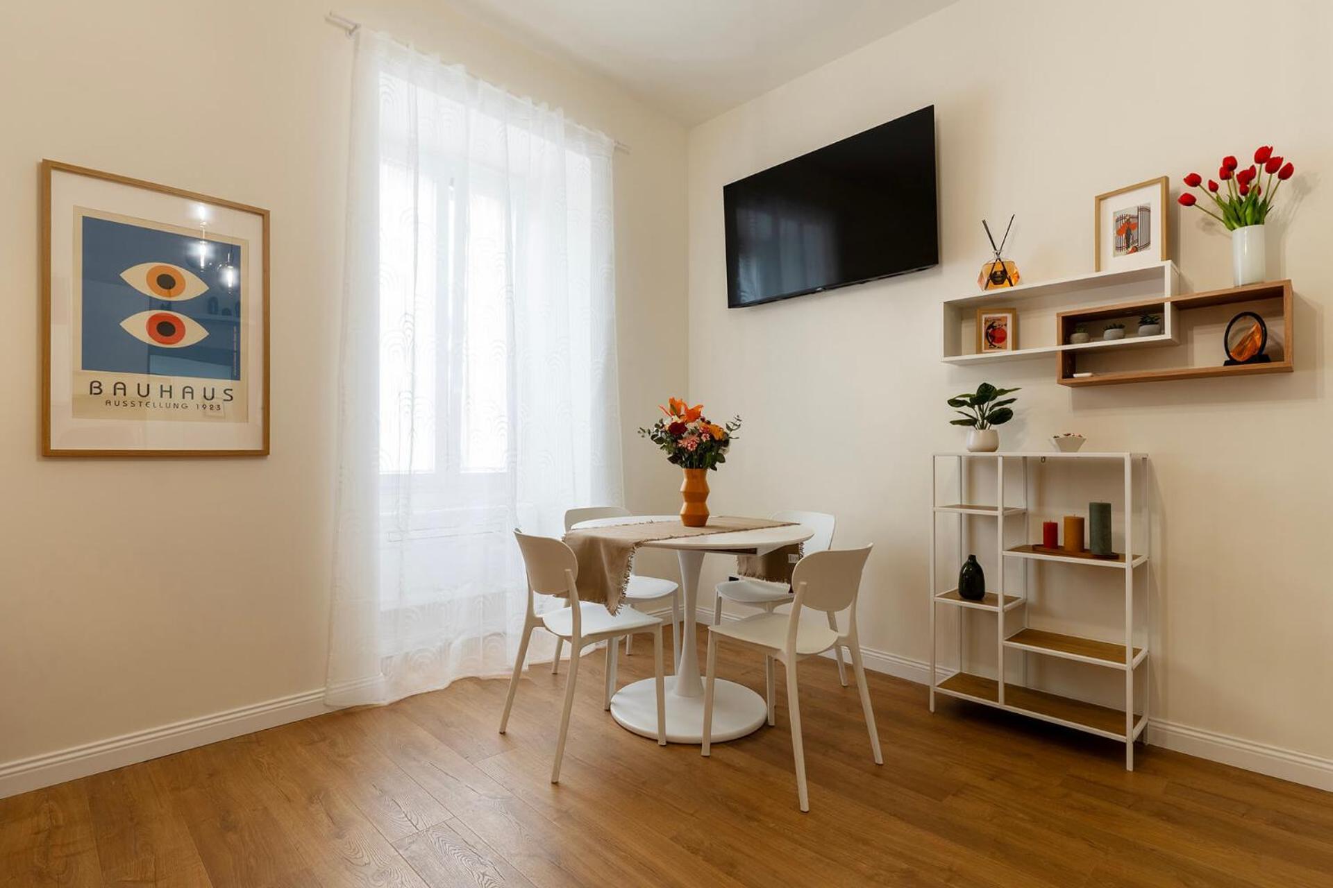 Pictadomus-albus, Metro Furio Camillo Apartamento Roma